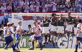 (3)Mexico beat Croatia 1-0